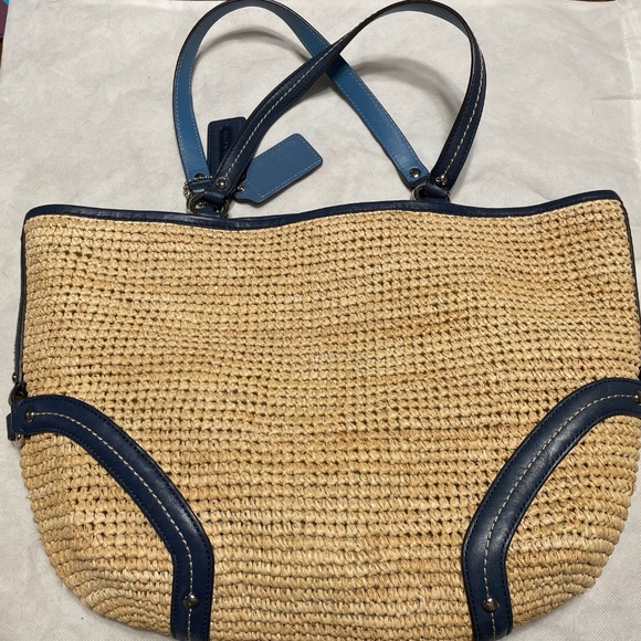 Coach. Natural Straw Tote Bag navy blue trim and pocket - Picture 5 of 8